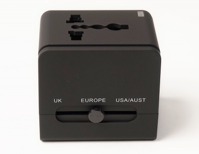 Универсальный дорожный сетевой переходник PowerPlant c USB 220V 6A