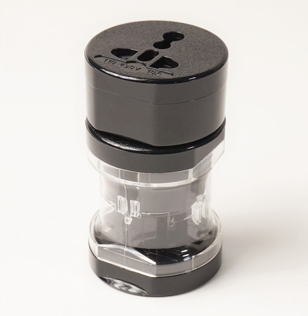 Универсальный дорожный сетевой переходник PowerPlant 220V 10A